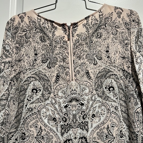 Rose & Olive. Paisley shirt. 3/4 sleeves. Size medium. - Picture 4 of 6